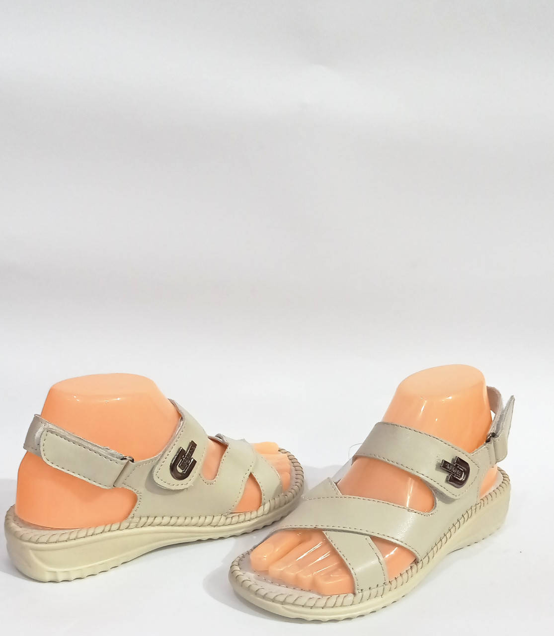 

Босоножки кожанные, сандали женские на низком ходу,