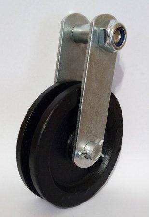 

Чугунный блок ролик для троса 90мм на скобе