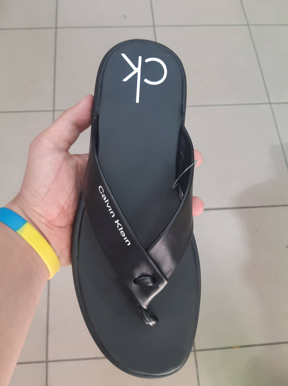 

Шлепанцы мужские Calvin Klein.Кожаные шлепанцы.с 40 по 46 размер.