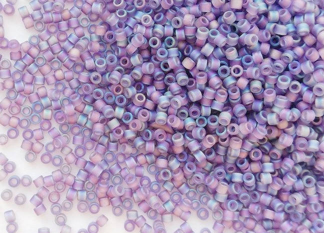 

Японський бісер Miyuki Delica 11/0 DB0870 Matted Transp Lt Amethyst AB