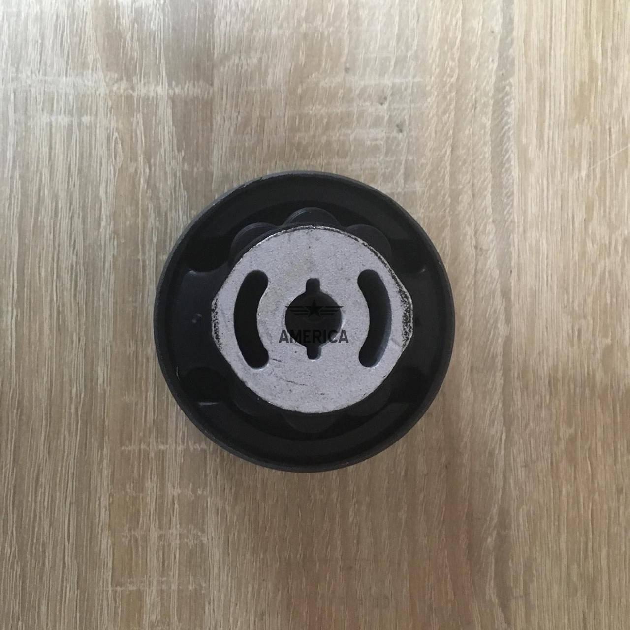 

Сайлентблок переднего рычага задний CHRYSLER 200 2015-2017, DODGE DART 2013-2016, Jeep Cherokee KL 2014-2021