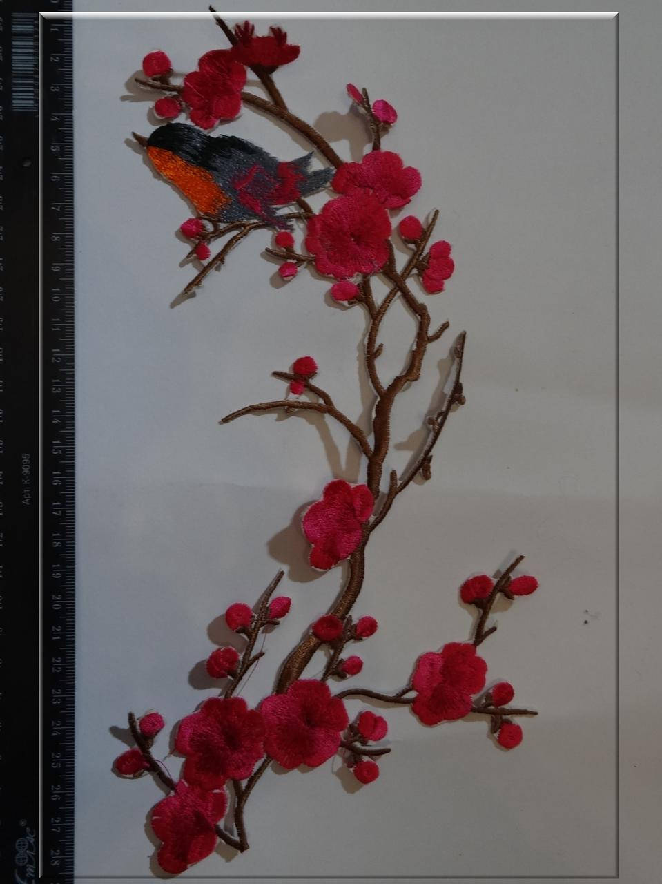 

Аппликация термоклеевая птицы на ветке 6115 малина