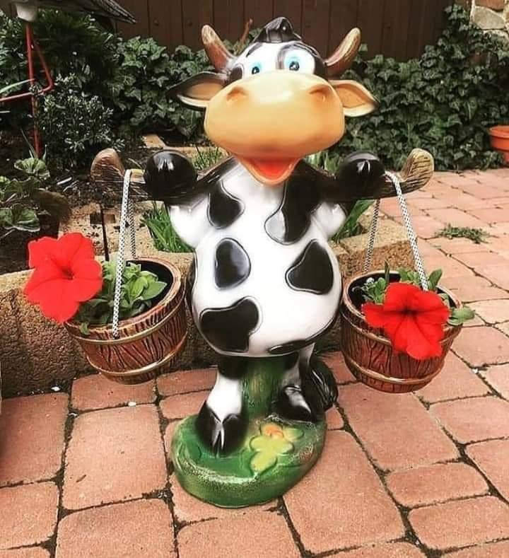 

Садова фігурка Корова з кашпо