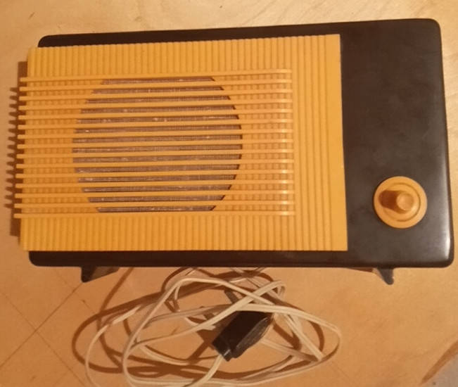 

"Сетевое радио"- трансляционный громкоговоритель типа «Тайга-4» или подобные., одноканальные , б/у, из СССР.