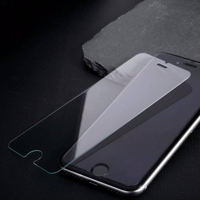 

Переднее защитное стекло на iPhone X .
