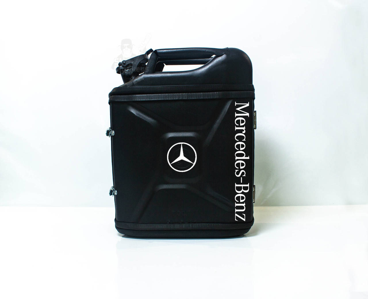 

Канистра-бар 20 л. с маркой авто «Mercedes-Benz» (Мерседес) Черный