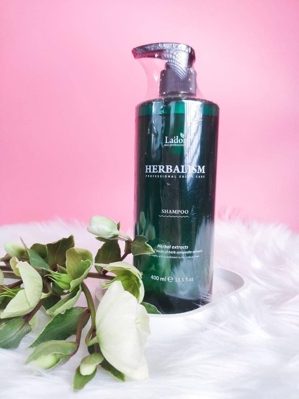 

Успокаивающий травяной шампунь Lador Herbalism Shampoo 400 мл