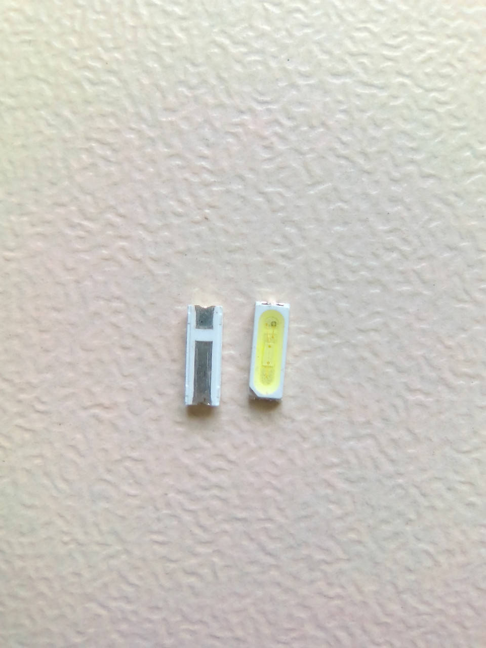 

Светодиод smd4014 3V (+ на узкой площадке)