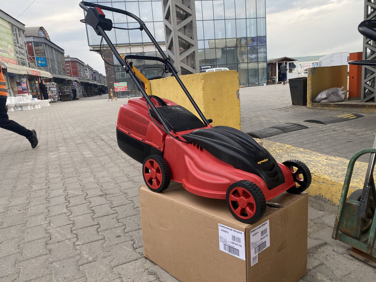 

Электрическая газонокосилка Agrimotor KK3813