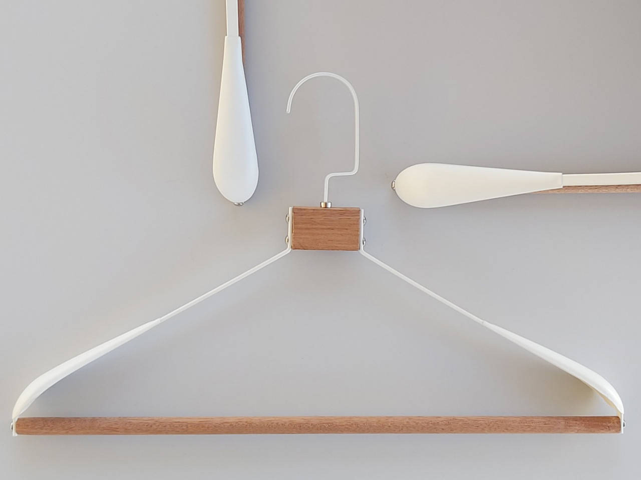 

Плечики длина 42,5 см вешалки металл с деревом белого цвета, Белый