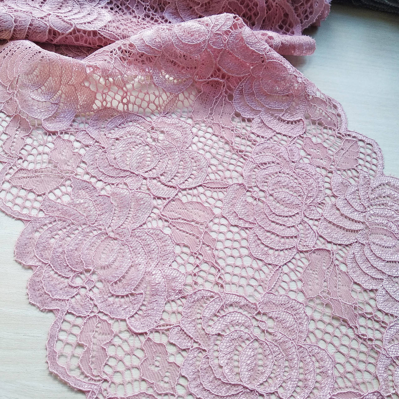 

Мереживо стрейчеве Троянди 18см, пильна троянда, Пыльная роза