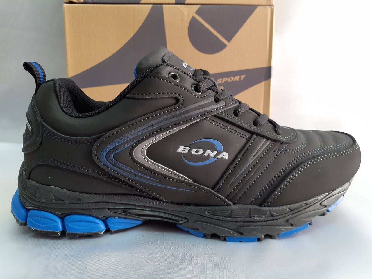 

Осенние-весенние мужские нубуковые чёрные кроссовки Bona, Черный