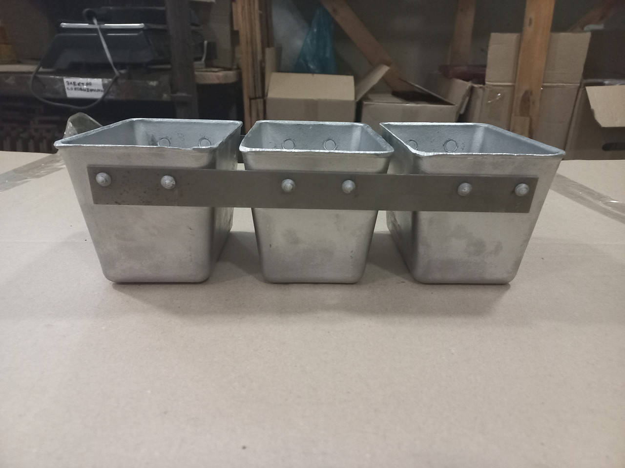 

Форма алюминиевая тройная хлебная для выпечки прямоугольного хлеба в виде "полкирпичика" Л11 32 x14.5 x 10 см