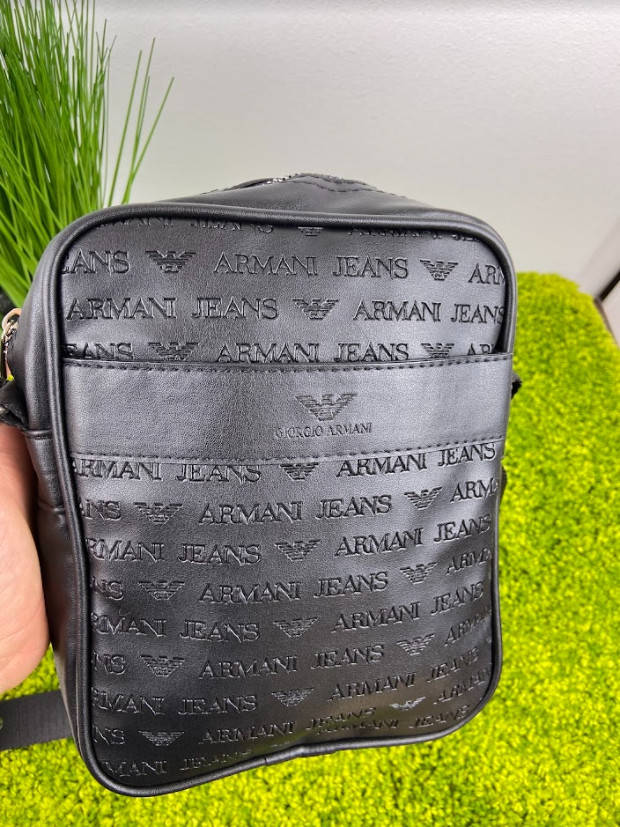 

Мужская сумка Armani черная материал - качественная PU кожа цвет - черный