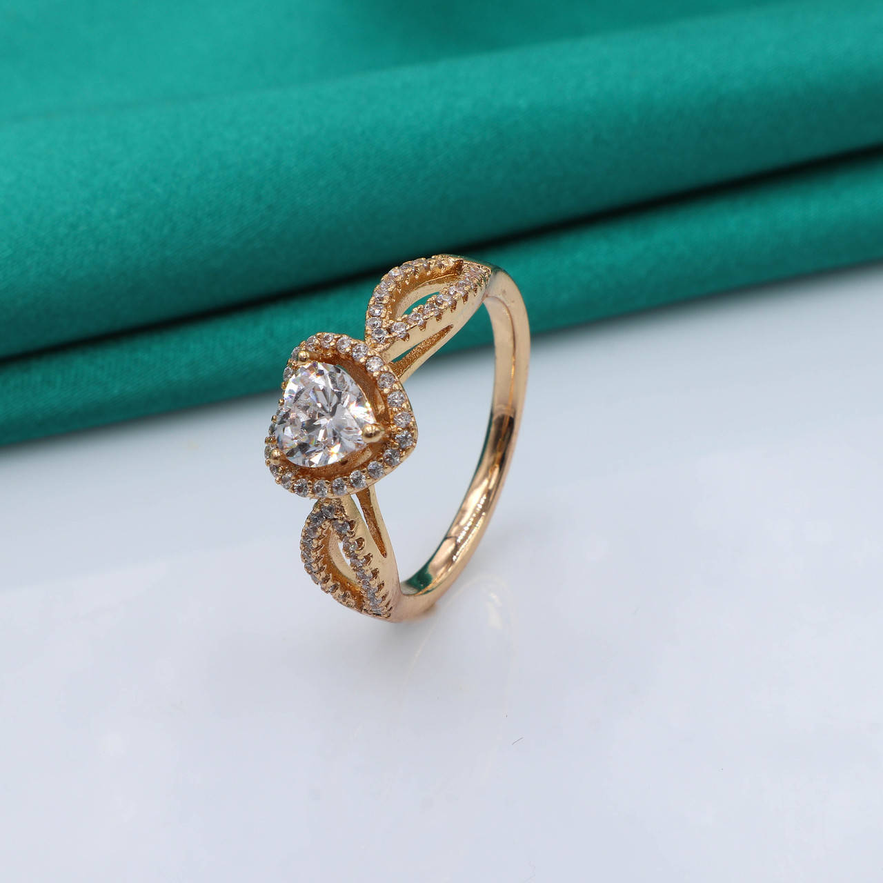 

Кольцо Сердце; р.17; позолота Xuping