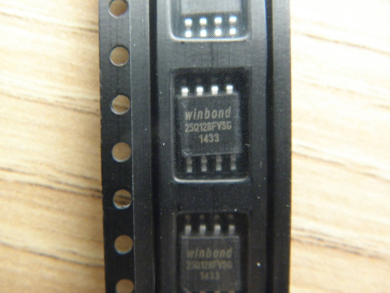 

Микросхема W25Q128FVSG W25Q128 25Q128