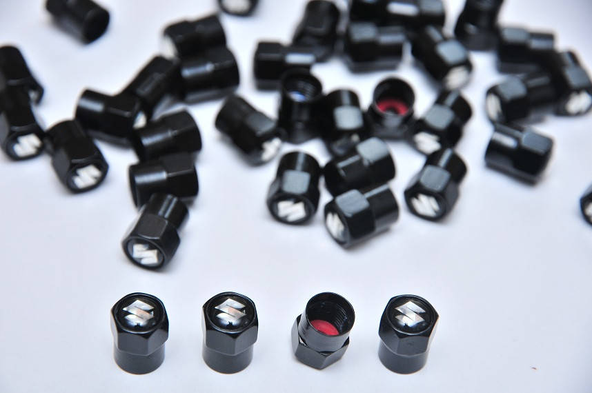 

4шт. Колпачки Suzuki Черные на Ниппель с логотипом Сузуки Комплект Нипель Судзуки