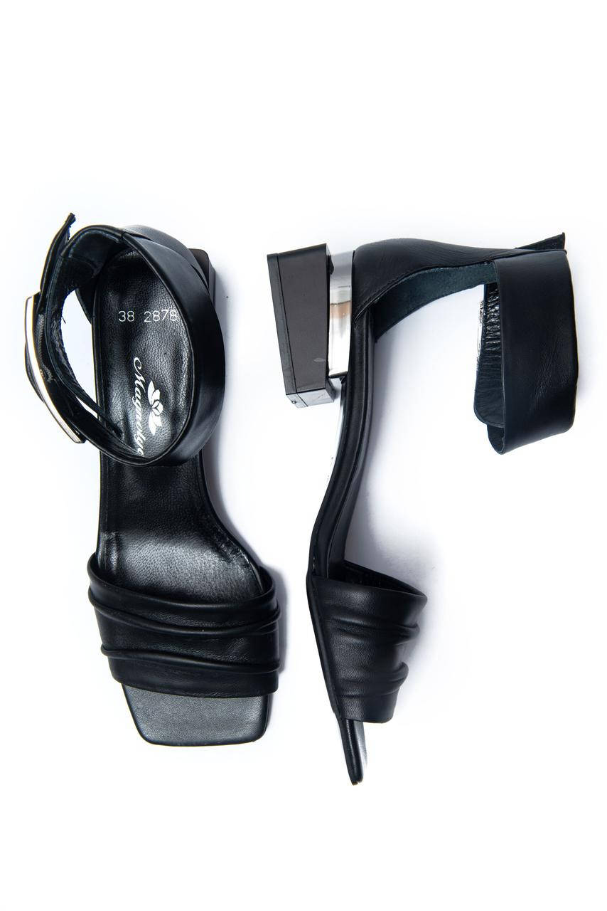 

Женские черные кожаные босоножки Magnolya 39