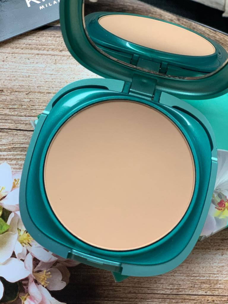 

Водостійка матуюча пудра з spf 50 Kiko Milano