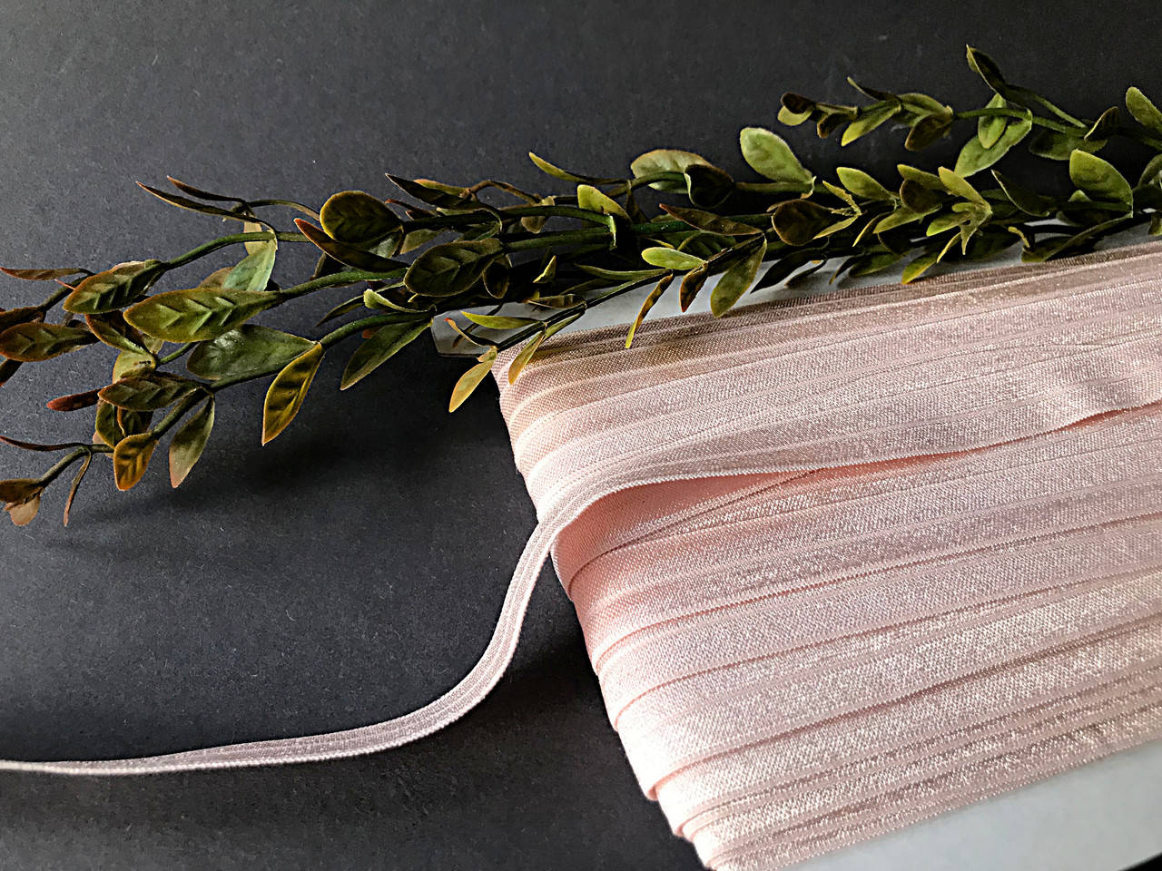 

Бейка эластичная нежно-персиковая, 1,5 см, Персиковый