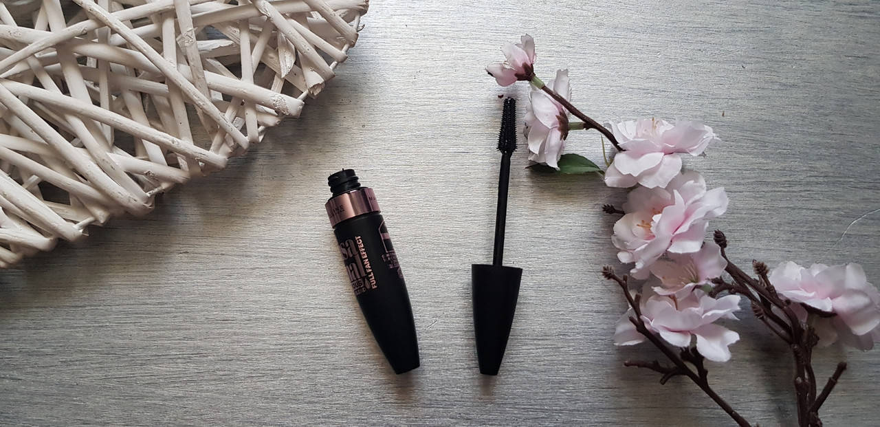 

Тушь для ресниц объемная-разделяющая Maybelline New York Lash Sensational Luscious With Oil Blend, Черный