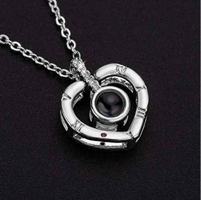 

Кулон Сердечко с проекцией Я тебя люблю на 100 языках мира silver