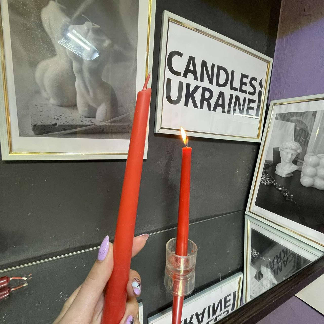 

Свеча столовая, красные оттенки красная