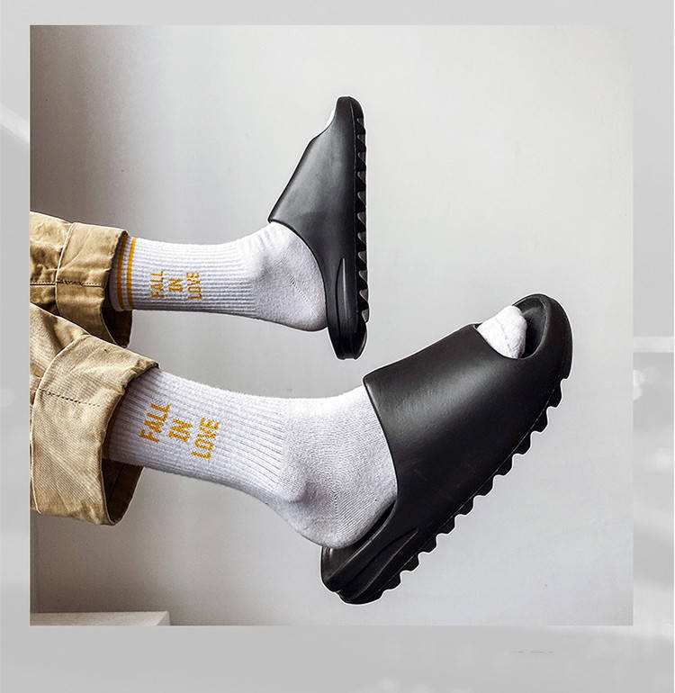 

Резиновые тапки изи SLIDE RESIN шлёпки на массивной подошве черные 39-40 (24-24,5 см)