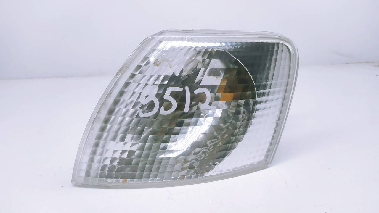

Указатель поворота VW Passat B5 97-00 левый, белый (FPS) 3B0953049C