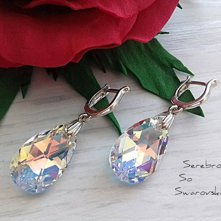 

Красивое изделие из серебра с камнями Swarovski