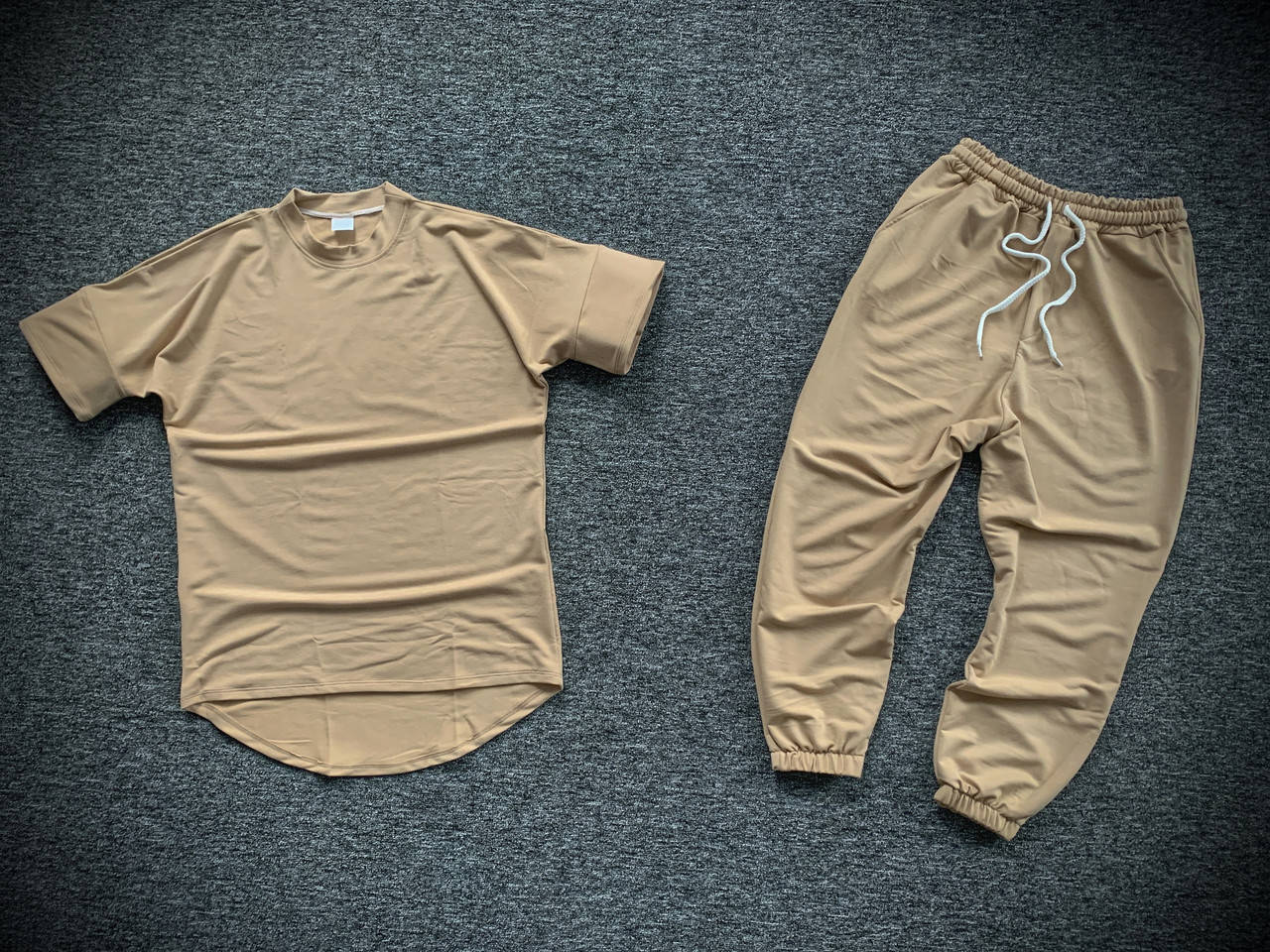 

Комплект мужской Футболка + Штаны ОВЕРСАЙЗ Boss бежевый | Спортивный костюм мужской летний ТОП качества