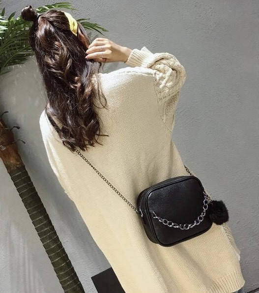 

Женская сумочка с помпоном, Черный