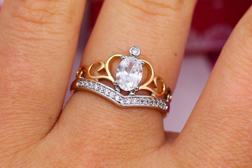 

Кольцо Xuping Jewelry с родием корона с овальным фианитом р19 золотистое