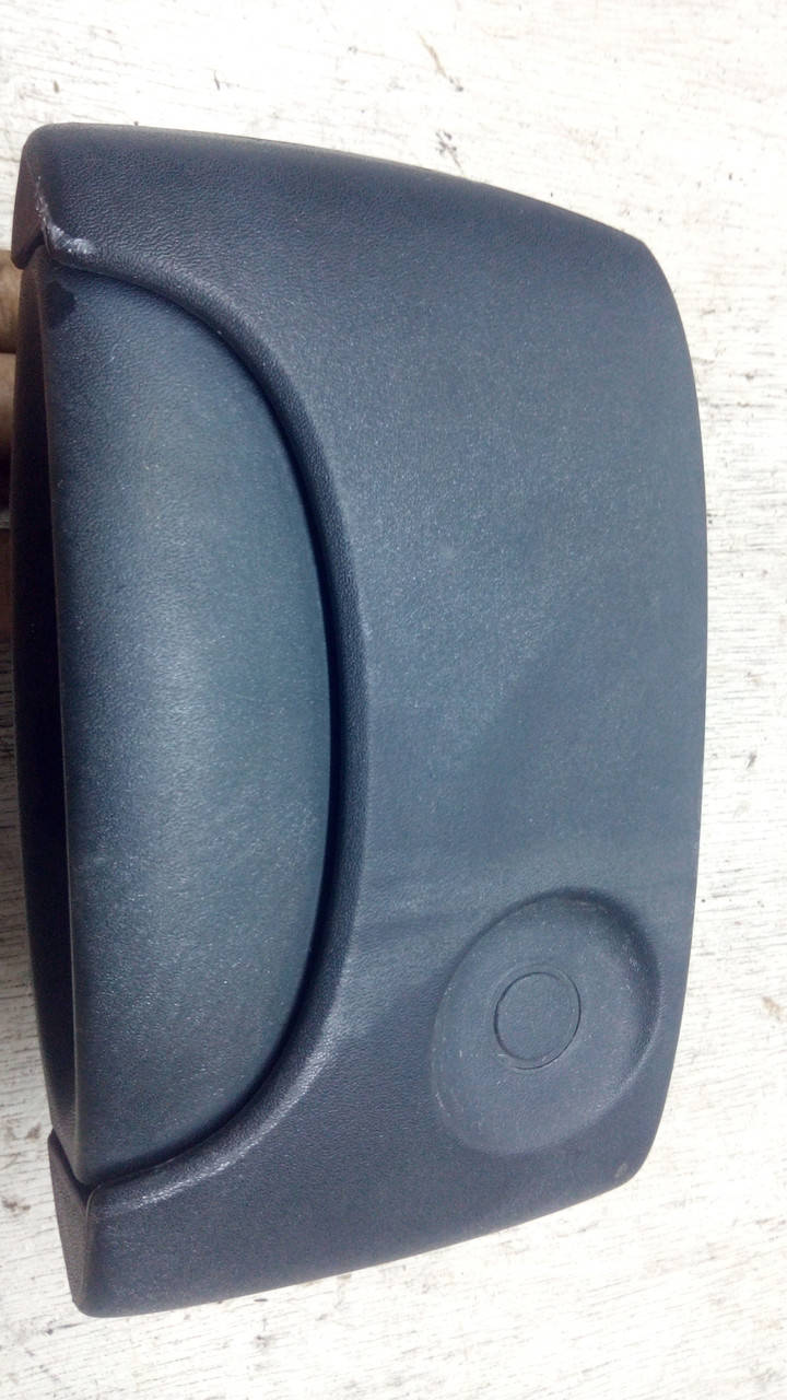 

Ручка боковой правой двери внешняя Рено Кенго 1, Renault Kangoo 1 1998-2008 8200042082