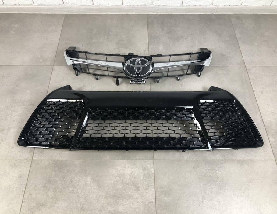 

Решетка бампера радиатора Toyota Camry USA Тойота Камри Америка 2014-, Черный