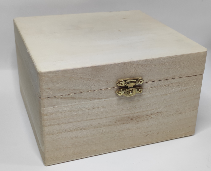 

Шкатулка квадратная из дерева