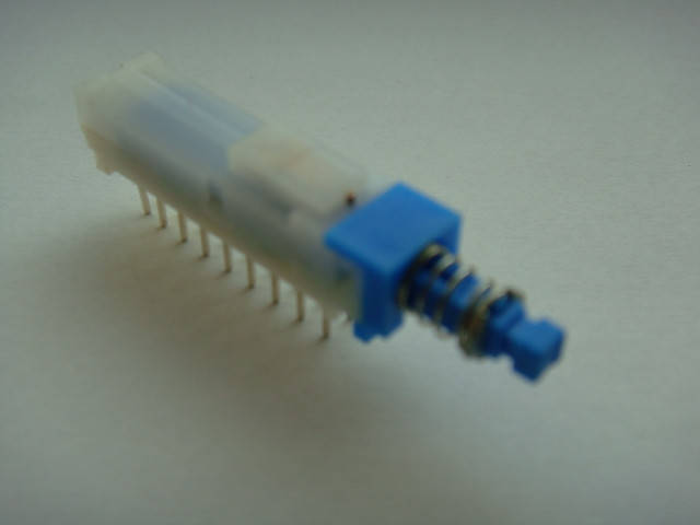 

Кнопка (переключатель) 18p ALPS PS 909 с фиксацией для процессоров DBX, Behringer, пультов Soundcraft DF0530