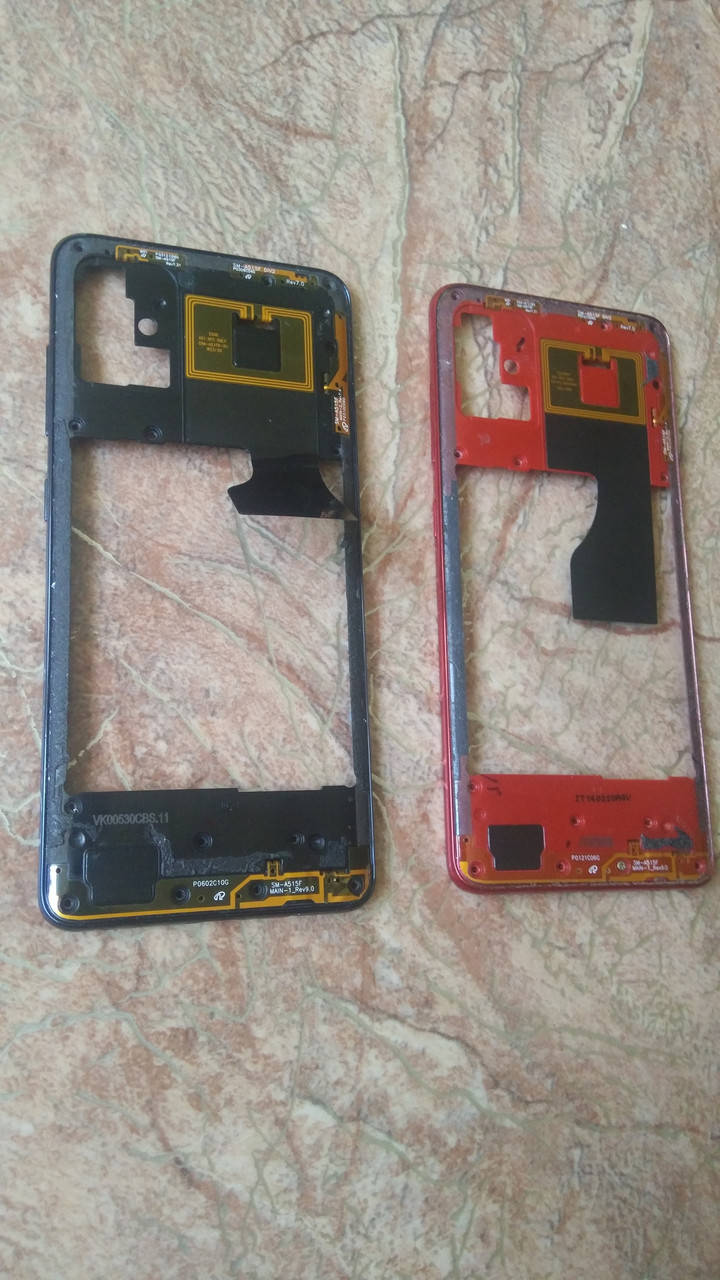 

Средняя часть (два цвета) б.у. оригинал для samsung a51 a515 2020
