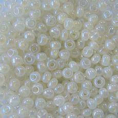 

Бісер Preciosa 57206/555 10 гр (перлиновий, молочний райдужний)