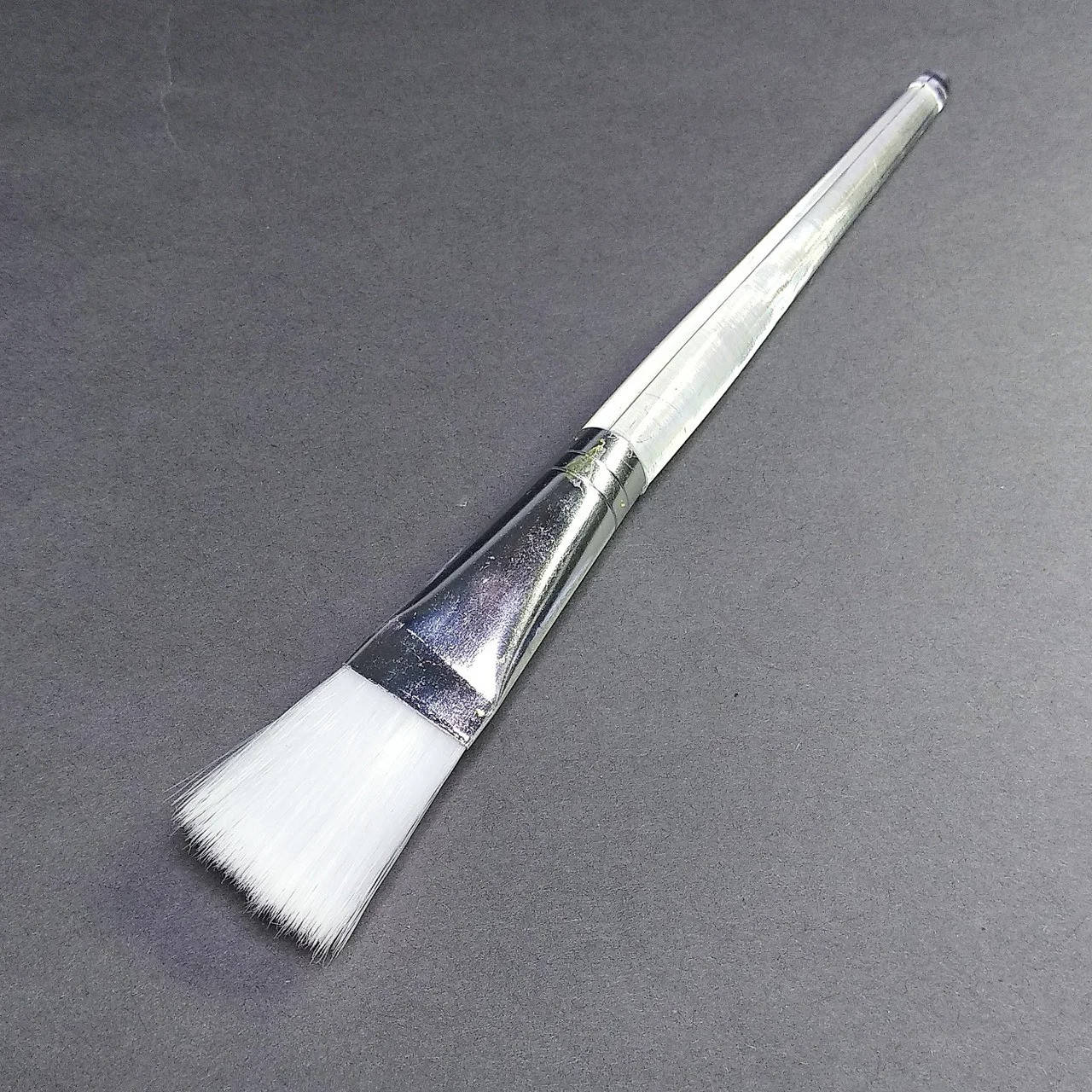 

Кисть для нанесения парафина, масок