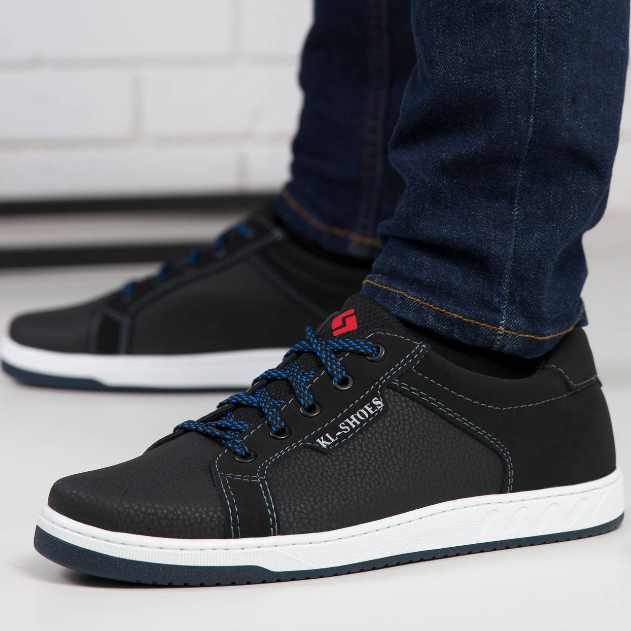 

Мужские кроссовки белая подошва, Черный