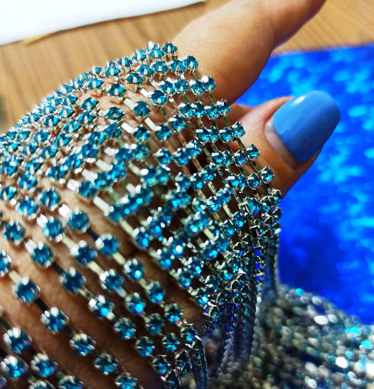 

Цепь стразовая серебро с бирюзовыми камнями