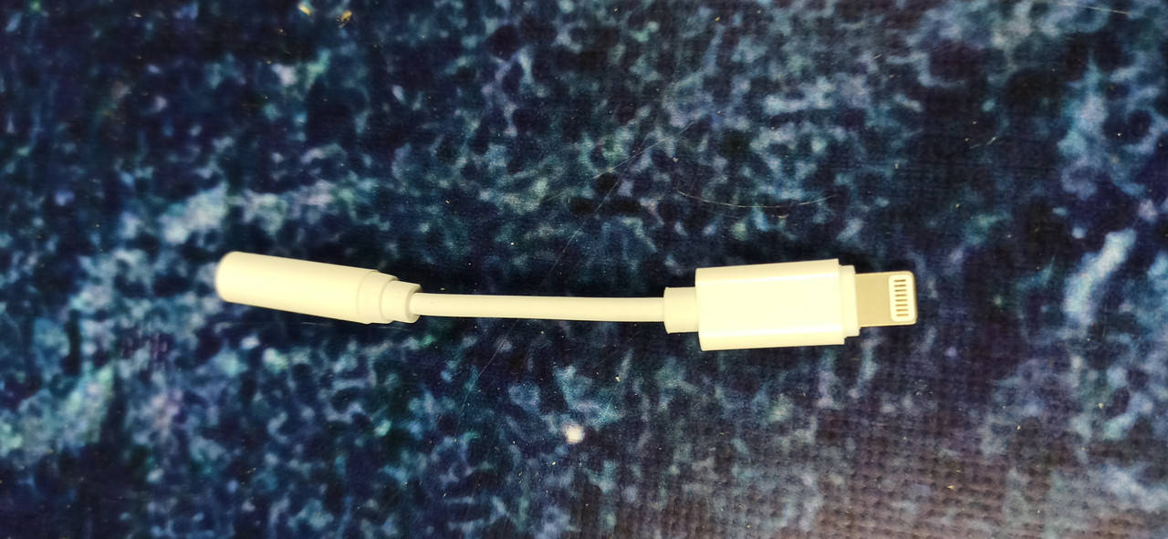 

Аудио-переходник для Apple iPhone Lightning - 3.5mm (для наушников)