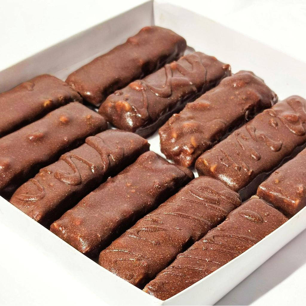 

Батончик веганський Snickers власного виробництва Vegetaria