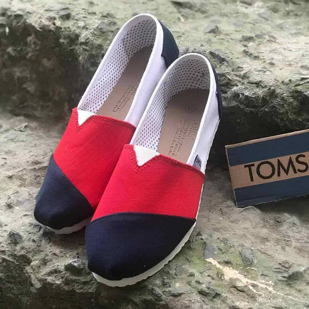 

Мужские белые + красные + черныелетние текстильные эспадрильи Toms