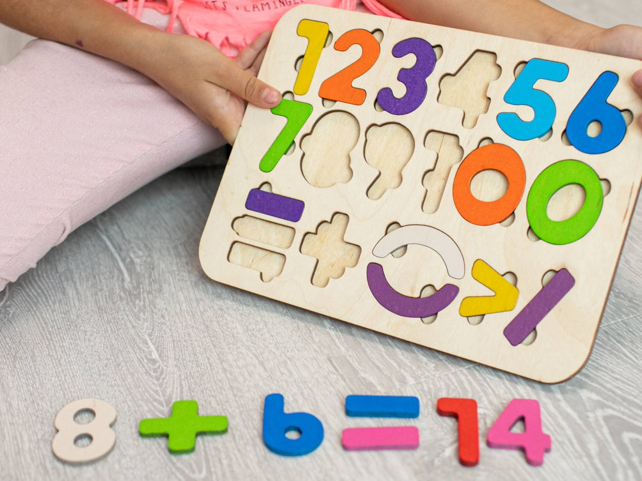 

Детская деревянная игрушка. Цифры цветные. Экопродукт. 25х19см
