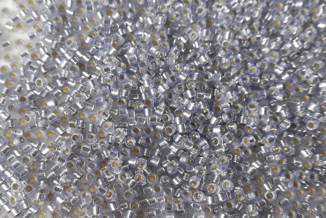 

Японський бісер Miyuki Delica 11/0 DB1435 Silverlined Pale Amethyst