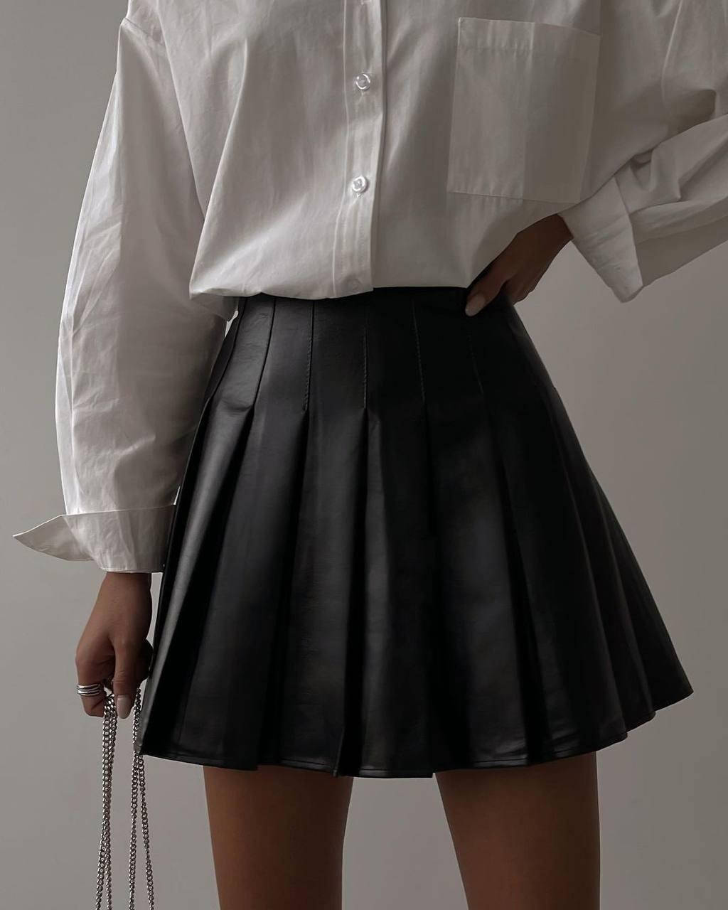 

Женская чёрная, кожаная юбка в складку, клеш, мини 44/46, Черный