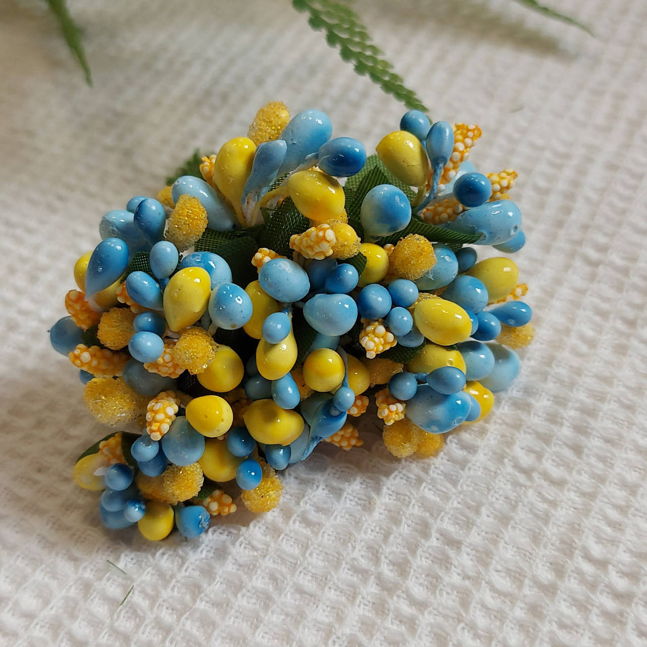 

Веточка WOW, голубо - желтая.