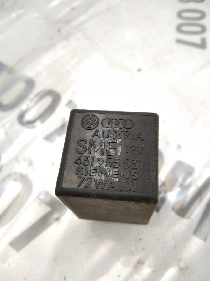 

Реле стеклоочистителей Audi 80 b3 431955531